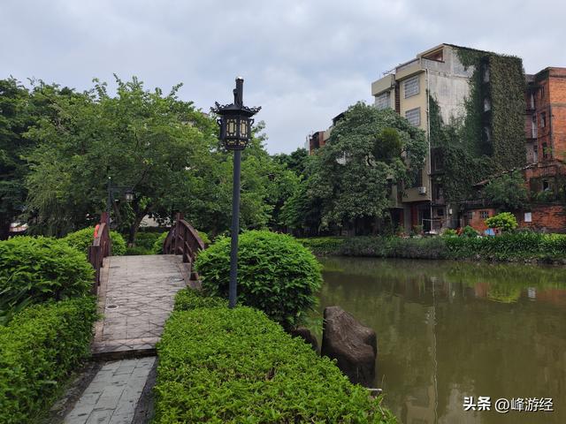 钦州中山公园，其历史最早可追溯到北宋，天涯亭是园内唯一的古迹