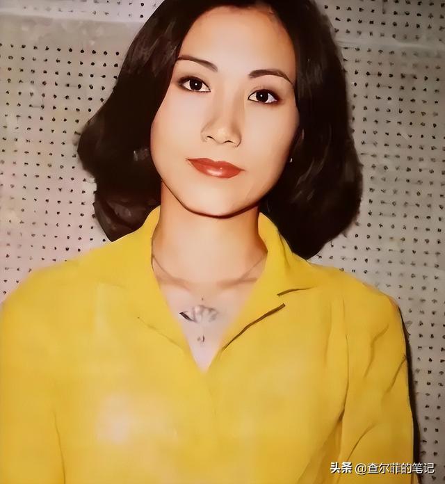 78岁连路都走不稳还开演唱会	，全网骂声一片，她却扬言回馈粉丝