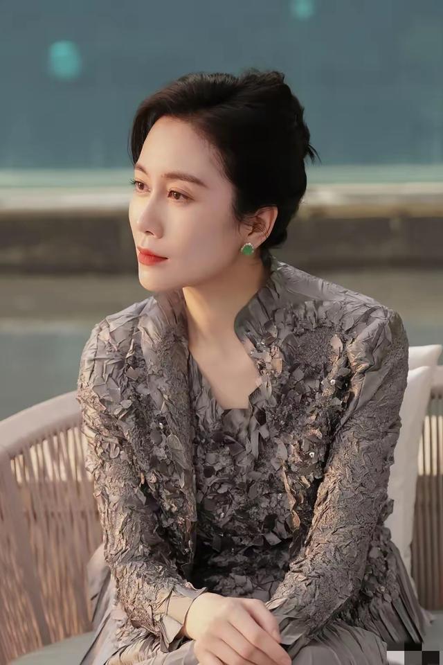 温峥嵘自曝被AI盗播带货，网友:终于真相大白了，难怪天天刷到