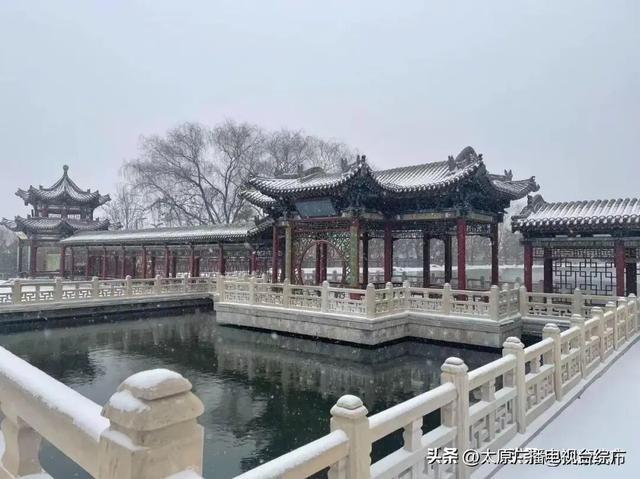 太原初雪至 晋祠园林中心美成水墨画