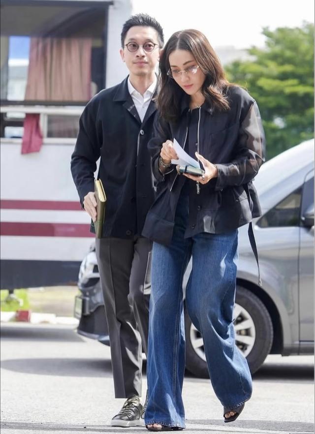 他信的女儿佩通坦和萍通坦挑大梁，各自都择良婿，一个女婿半个儿