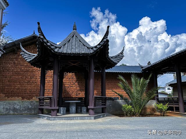 寻访梁王山脚步哨村，明代哨兵后人，守护着怎样的老宅历史？