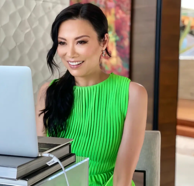 睡完首富睡总统：从小妹到顶级名媛，靠男人捞到268亿，她凭啥？