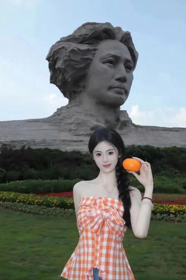 中国传媒大学校花 李乐涵 明眸摄人+黑天鹅气质 这妩媚谁顶得住？