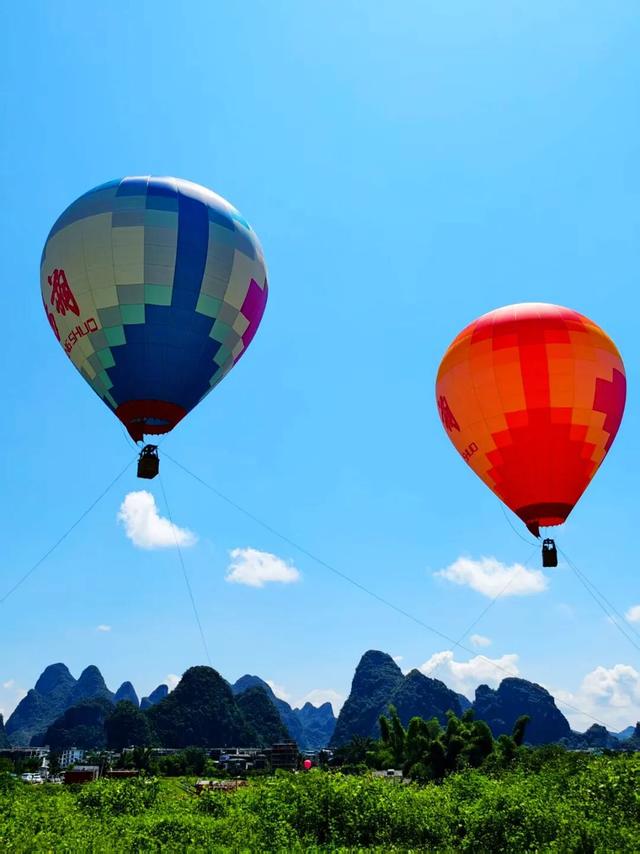 桂林：热闹非凡的遇龙河！