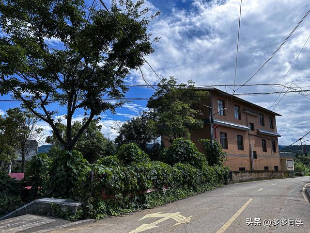 寻访梁王山脚步哨村，明代哨兵后人，守护着怎样的老宅历史？
