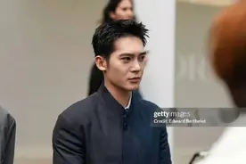 于适巴黎时装周G社生图，来看看这个状态如何？ ​​​图片