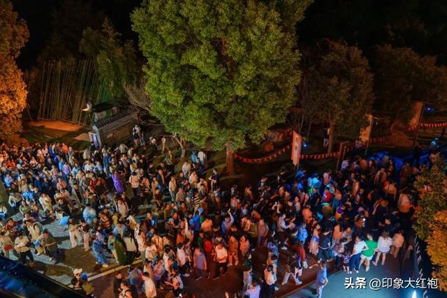 火力全开！印象大红袍上演一夜四场，雨打不散的热爱！