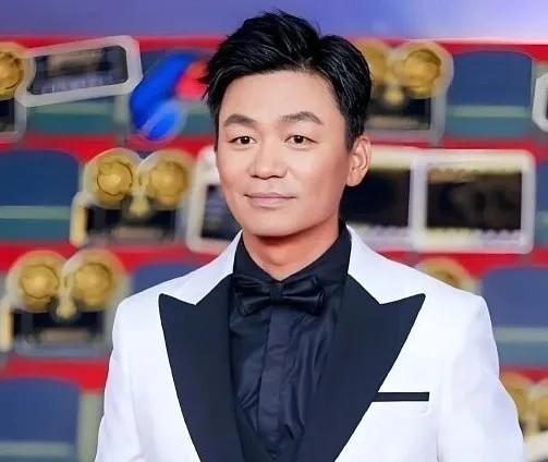 王宝强儿子已长大,是谁的亲儿子一目了然,观众:太像了