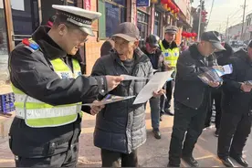 文水交警进农村送安全图片