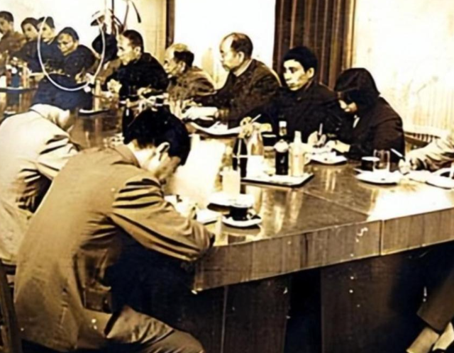 他曾任重庆市委书记	，1984年被降为县委书记，说：在农村也能做事