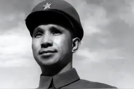 1941年，粟裕提拔一名21岁参谋当营长，47年后这个参谋成上将图片