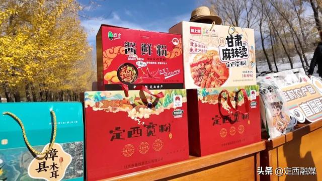 李家堡镇：白杨金黄引客来 志愿服务 + 电商直播添活力