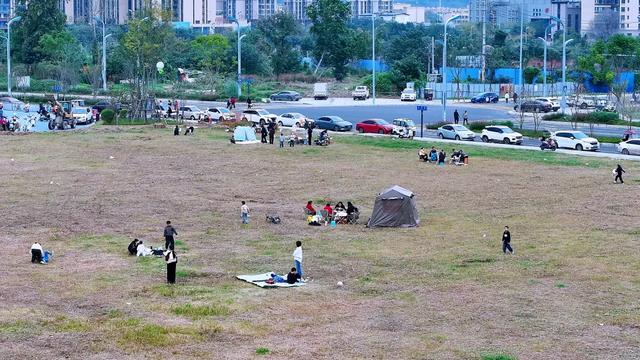 带娃圣地+1，射洪这个新广场好安逸！