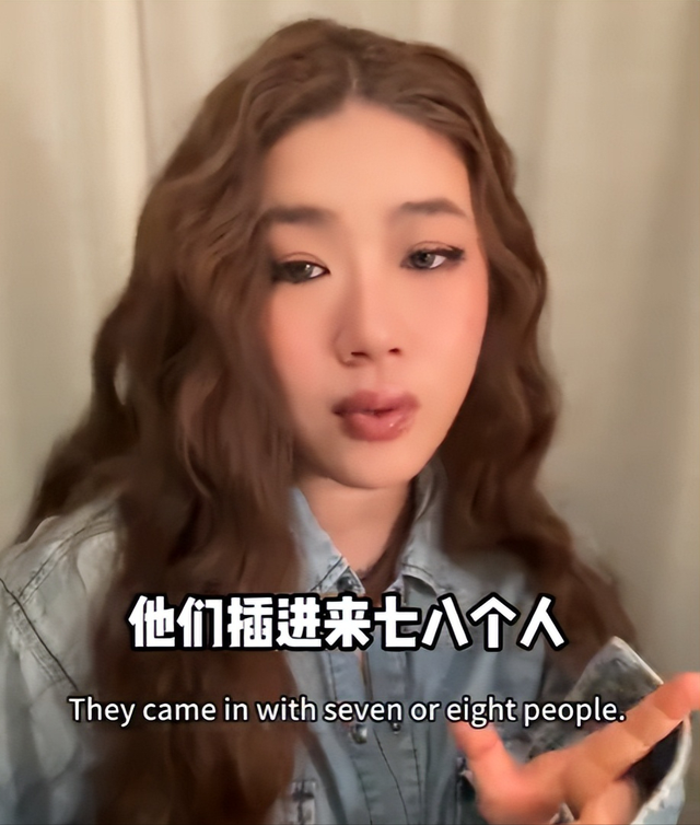 解气！俩中国女生埃及游，与当地5人互殴，完胜后获围观者竖拇指