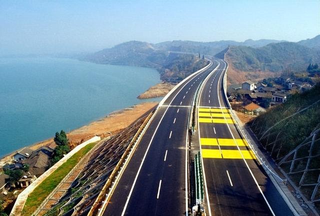 线路越直越省钱，为何美国是直的，我国高速却基本是弯的？