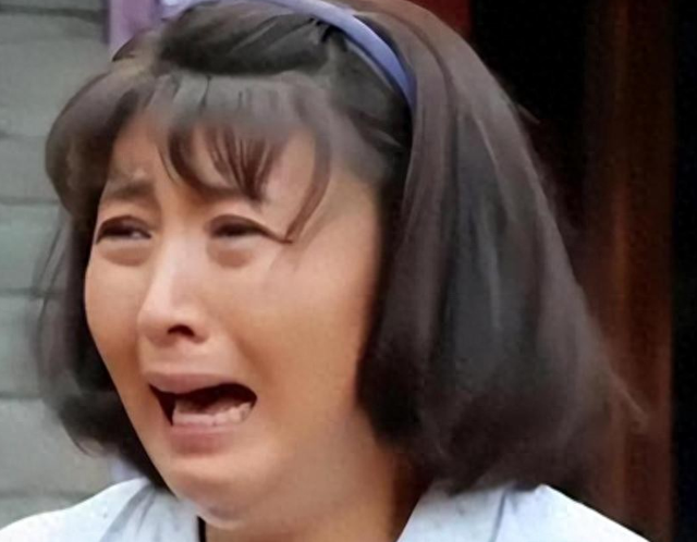 闫学晶道歉不到24小时，担心的一幕还是发生了，舆论反扑更加猛烈