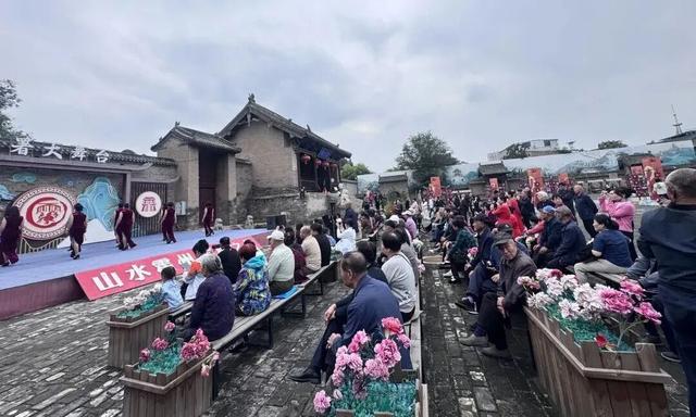 双节临汾文旅 “火出圈”：壶口瀑布、大槐树等景区客流爆棚