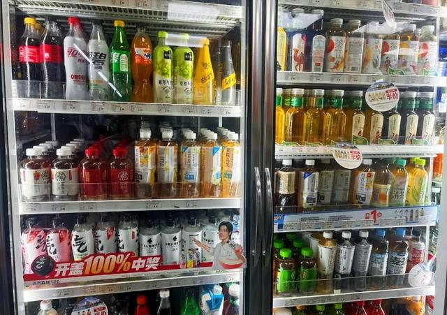 年赚1651亿、超越农夫山泉！伪装成国货的日本饮料，凭啥拿捏国人