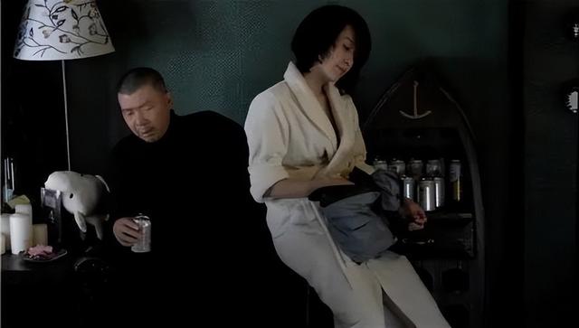 她一生 “风流成性、老少通吃”，撩汉无数，现如今56岁却依旧单身