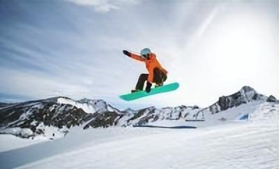南方女孩追雪花六千买雪服，住五星套房泡温泉，北方大哥笑而不语