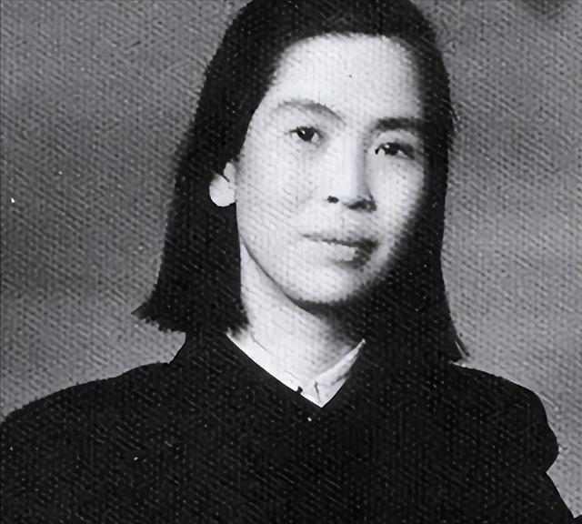 79年贺子珍去纪念堂，看到水晶棺下意识伸手，工作人员：禁止触碰