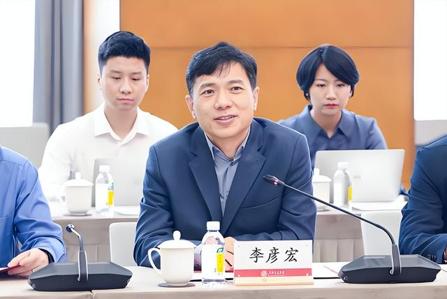 AI搜索激增64%，百度月活3.65亿遇危机！用户边用边怀疑