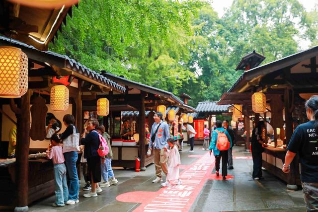 成都青羊：双节到杜甫草堂拍唐风大片“穿越时空”读杜诗品唐味
