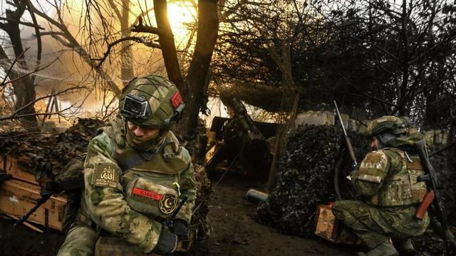 乌军兵力不足疲于奔命，俄军多点出击强拉战线