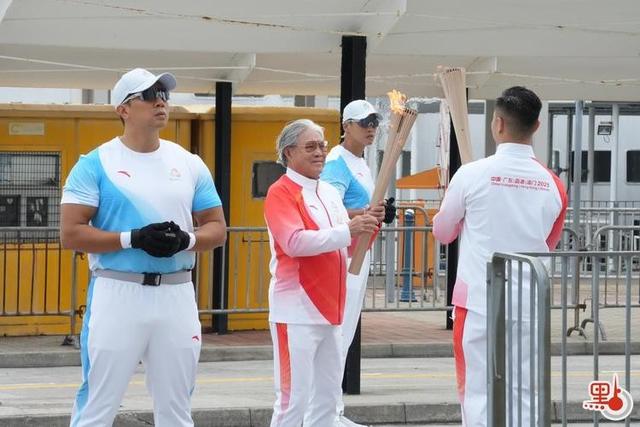 李嘉诚也没想到，80岁担任全运会火炬手的霍震霆，给自己上了一课