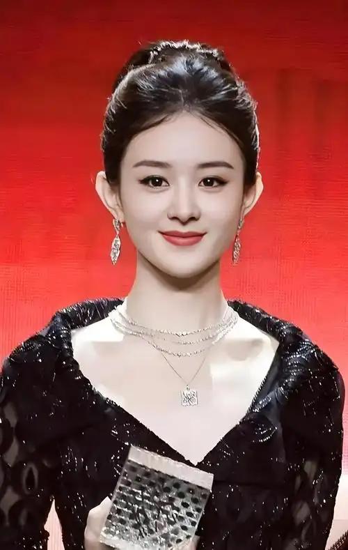 离婚四年，38岁赵丽颖再次官宣喜讯，成为冯绍峰高攀不起的存在！