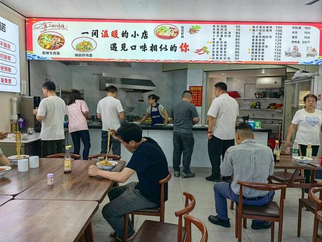 湖南情侣坠亡后续：警方通报排除刑事案件，男方家属欲上诉