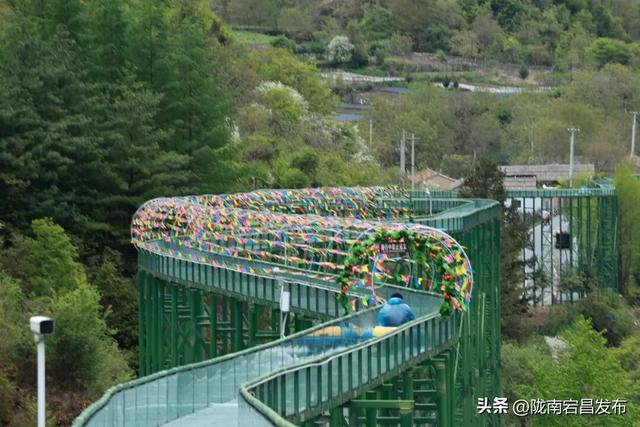 这么近 那么美 漫游官鹅赏山水 |“五一”趣游鹅嫚沟！高空漂流+玻璃桥解锁刺激新体验