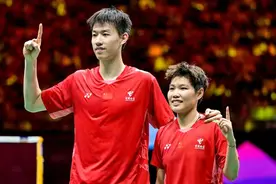 四连冠！中国羽毛球队再胜韩国队夺冠图片