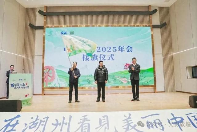 中国八方旅游联合体首趟青甘旅游大型专列抵达敦煌
