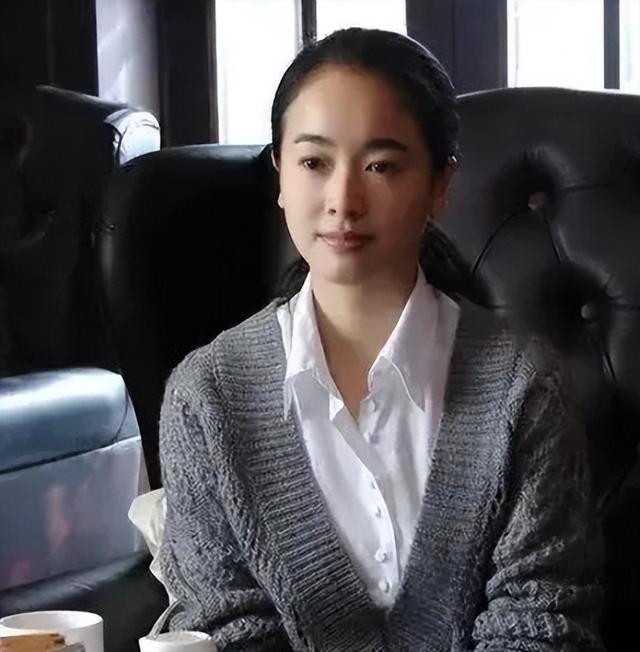 内地第一尤物左小青：戏里宽衣解带令人沉醉，如今48岁依旧迷人