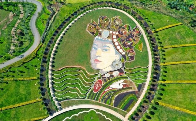 不输昆明！高铁可达20℃暖冬小城，泡温泉晒太阳水果随吃！人少物价低，6元就嗦粉！