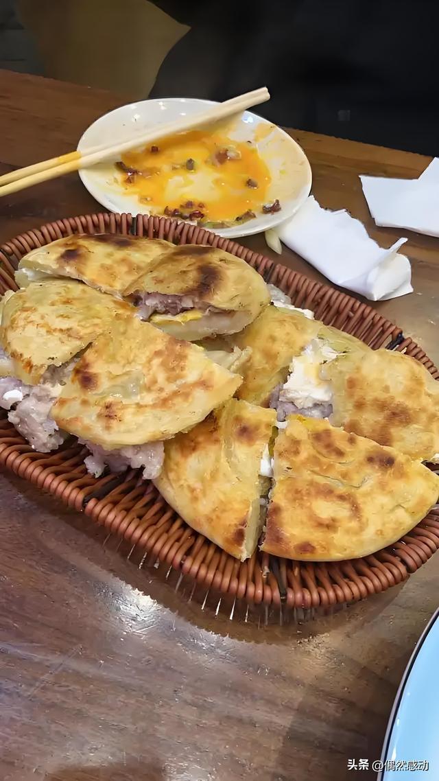 河南浚县做了一件让全国游客都拍手叫好的“傻事”。