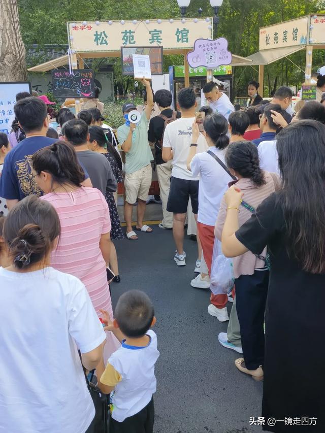 周末16点，长春新民大街又准时变身步行街，市集和舞台开放