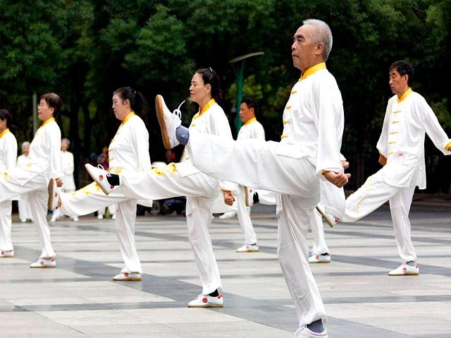 真好笑！独练太极拳，有时候练着练着，有的招式就跳过去了