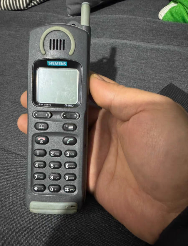 通信历史连载821-世界第一部彩屏手机到底是谁-1997年-2002年
