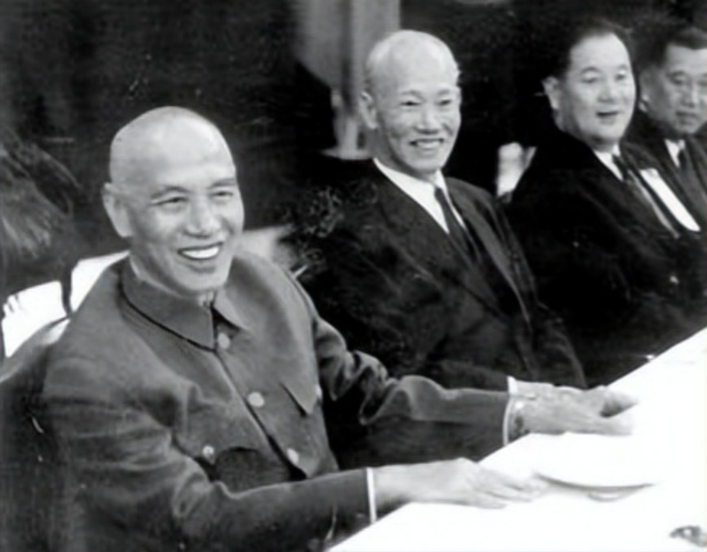 1955年蒋介石指着十大元帅名单，对夫人苦笑：这个人太厉害了！