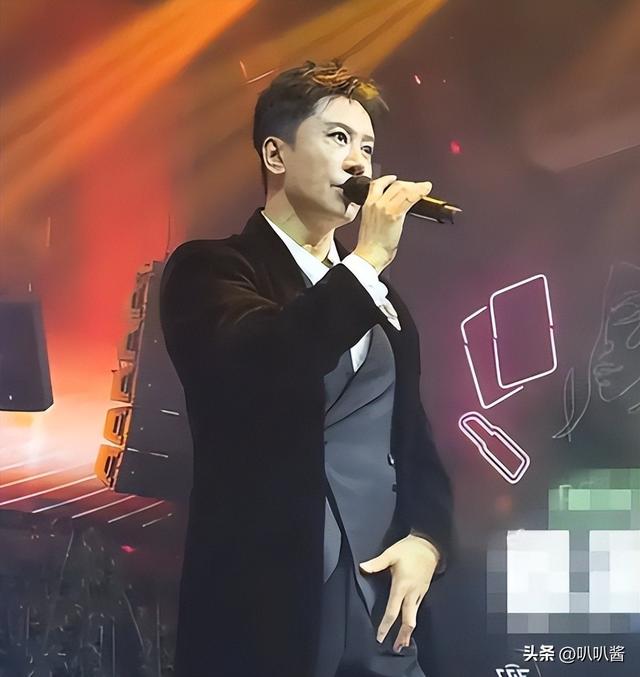 他8次上春晚	，作死被捕入狱，如今56岁无人问津，沦落到四处走穴