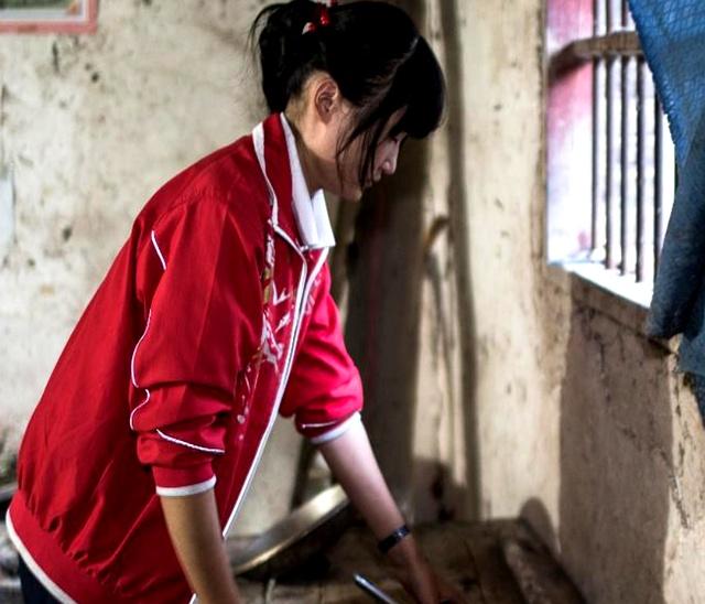 7年前，那个被丈夫“投喂”到330斤的校花：流量下的她	，如今活