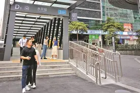 【深圳特区报】地铁3号线水贝站D出口开通黄金珠宝产业商圈实现“南北贯通”图片