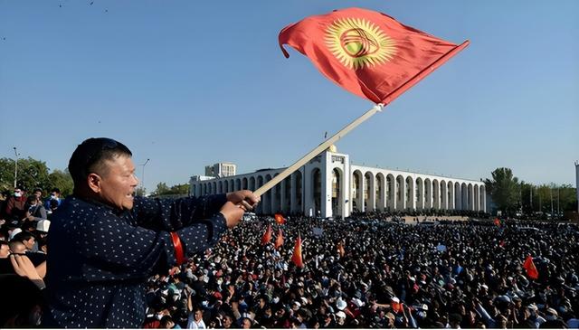 140多年前是中国领土，如今成中国邻国，是世界贪腐最严重国家