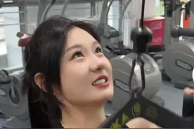 人言可畏！铁人三项女神冯竟爽被喷花瓶没肌肉，被迫撸铁魔鬼训练图片