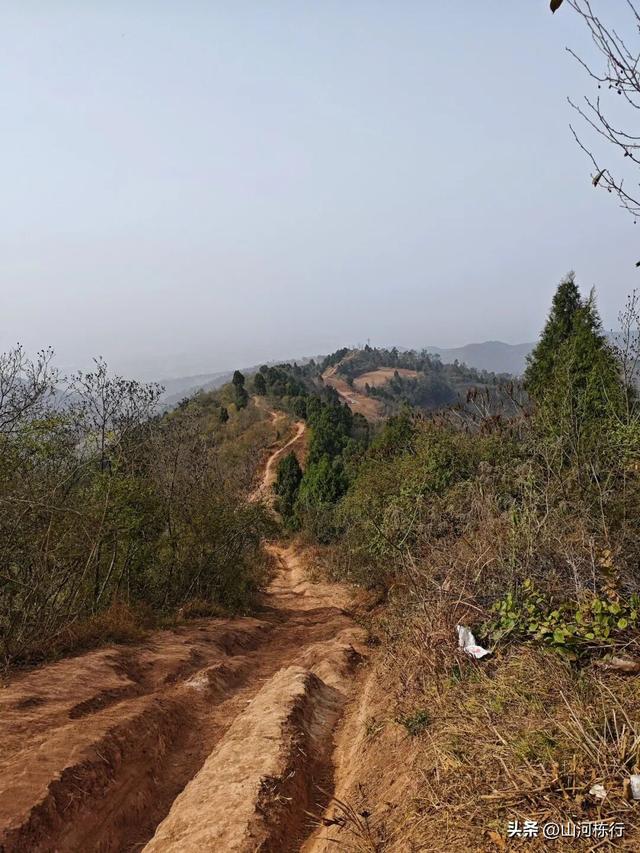 成都徒步｜金堂枯井垭环线：9.5公里山脊秘境，比老牛坡更出片！