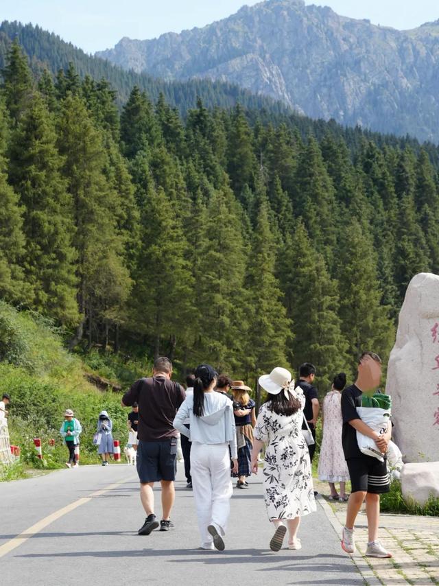乌鲁木齐的关键词，少不了美食、艺术和山野