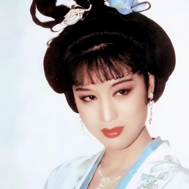 她长得太美被导演“据为己有”，同居27年没证没娃，63岁不治身亡